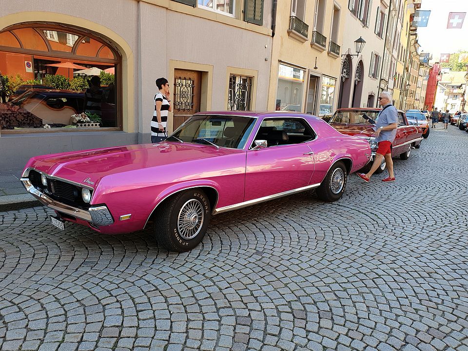 pinkes Auto